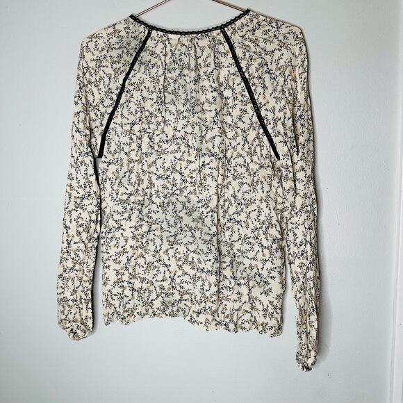 CUPCAKES AND CASHMERE Halston Cameo Rose Print V-Neck Blouse Size Large - Picture 4 of 13